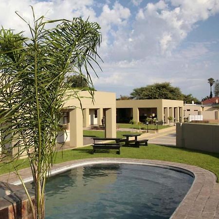 Hadassa Guest House Otjiwarongo Exterior photo