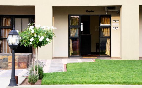 Hadassa Guest House Otjiwarongo Exterior photo